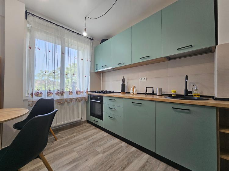 Apartament cu 3 camere semidecomandat, mobilat în Gara de Nord