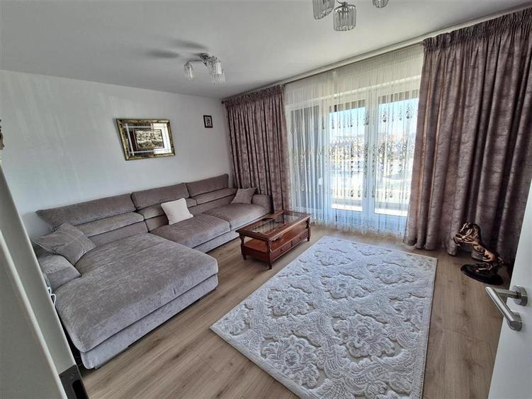 Apartament cu 2 camere decomandat, mobilat în Tractorul