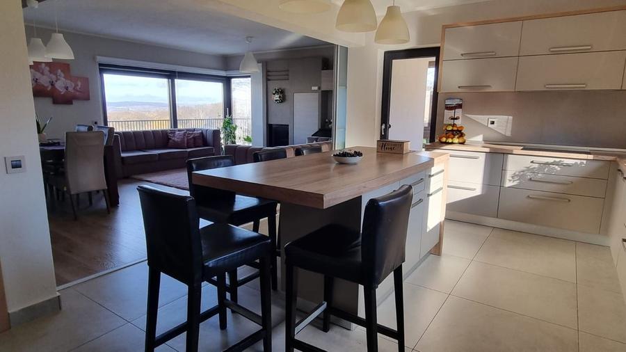 Duplex cu 4 camere cu Teren 690 Mp în Făget