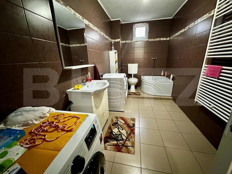 Casă individuală cu 8 camere cu Canalizare în Bărăbanț