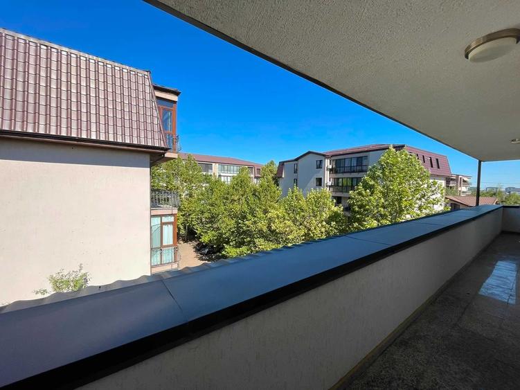 Apartament cu 3 camere semidecomandat în Fundeni