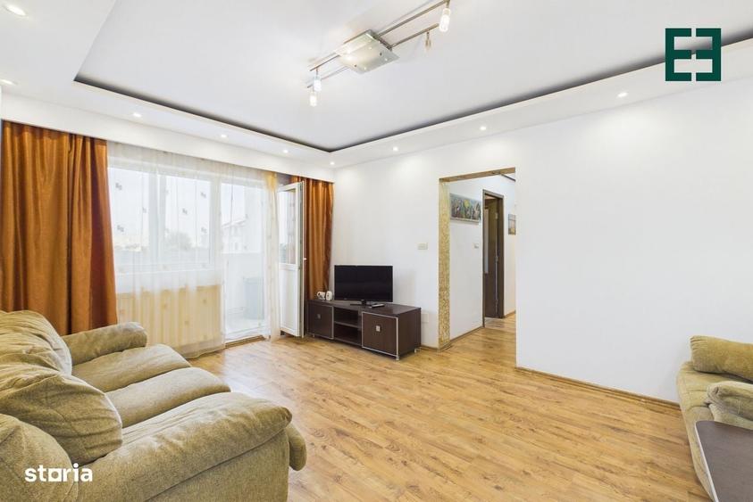 Apartament cu 4 camere semidecomandat în Micălaca