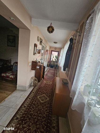 Casă cu 5 camere cu Teren 1497 Mp în Sarasău