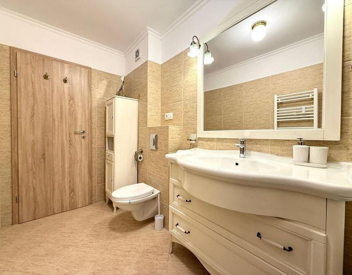 Apartament cu 3 camere, mobilat în Tractorul
