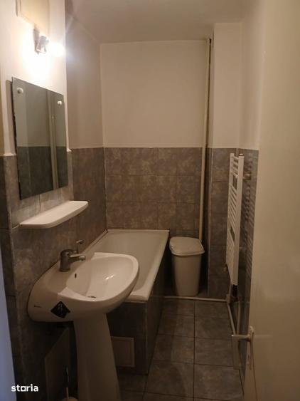 Garsonieră decomandată în Central