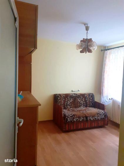 Apartament cu 3 camere semidecomandat în Mărăști