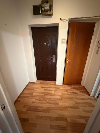 Apartament cu 3 camere semidecomandat în Titan