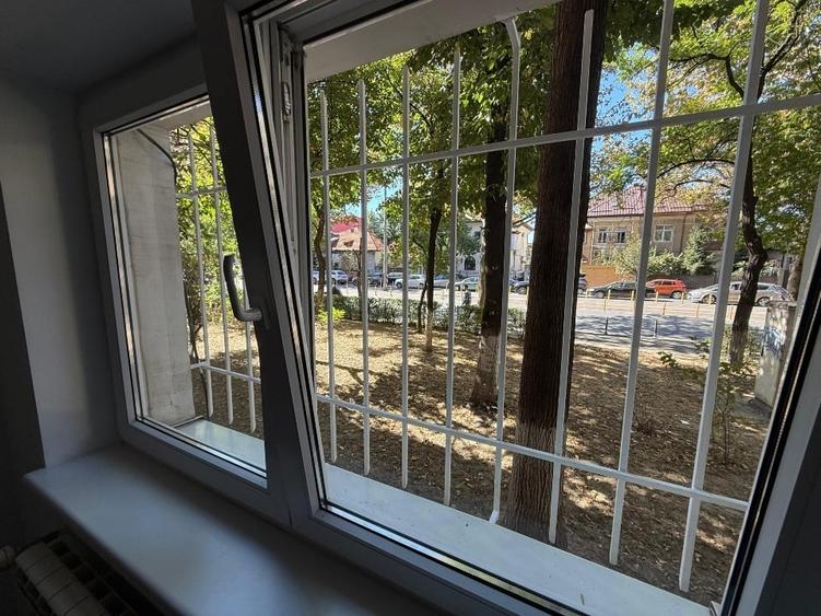 Apartament cu 3 camere decomandat în Dorobanți
