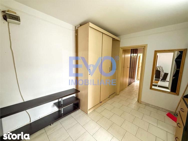 Apartament cu 3 camere decomandat în Nicolina