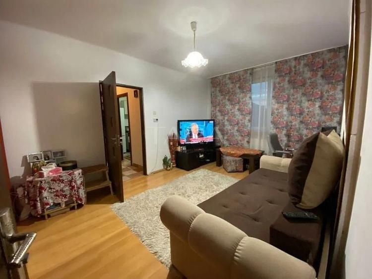 Apartament cu 2 camere semidecomandat, mobilat în Central