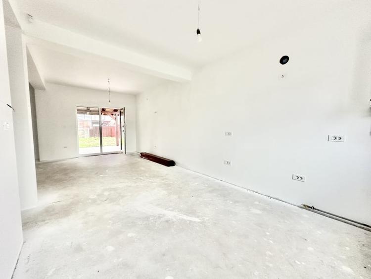 Duplex cu 4 camere cu Canalizare în Moșnița Veche