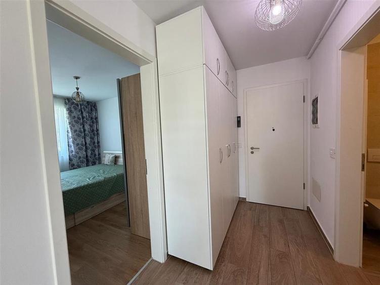 Apartament cu 2 camere decomandat, mobilat în Tractorul