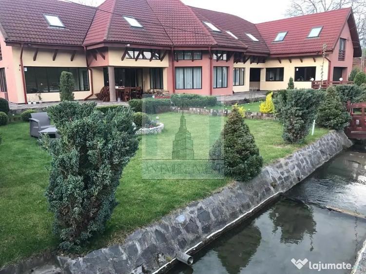 Casă cu 11 camere cu Canalizare în Hoghiz