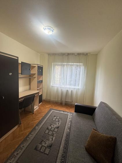 Apartament cu 4 camere decomandat în Zorilor