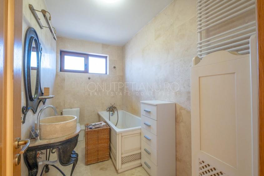 Casă individuală cu 6 camere cu Teren 300 Mp în Băneasa