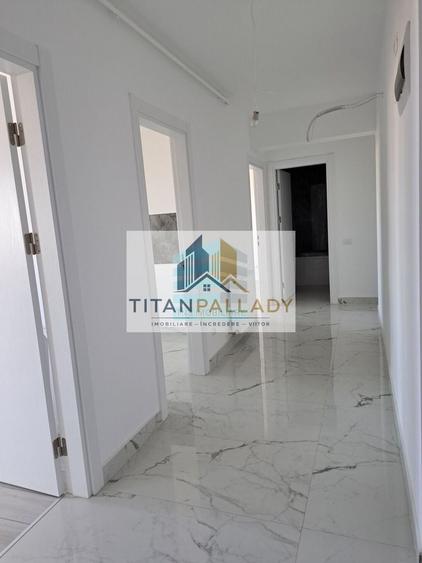 Apartament cu 4 camere decomandat în Titan