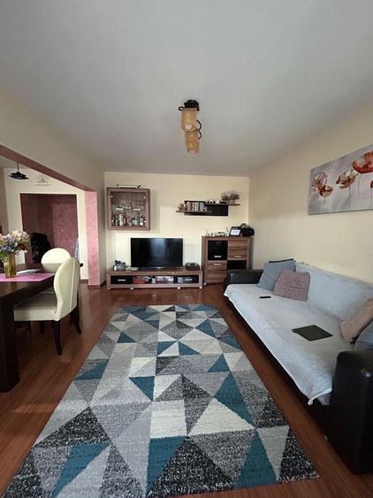 Apartament cu 3 camere decomandat în Central