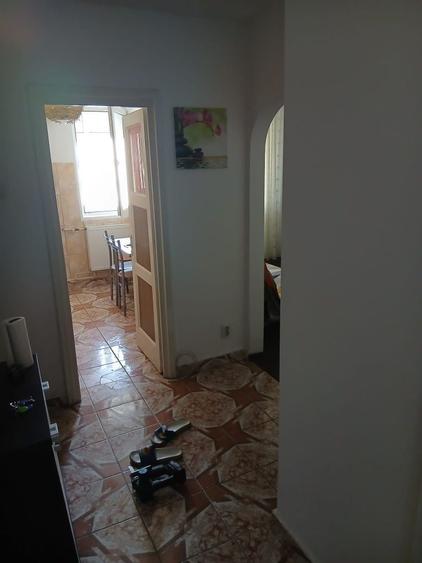 Apartament cu 2 camere semidecomandat în Grivița