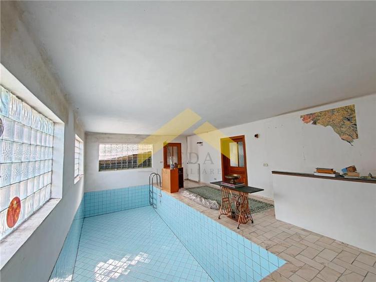 Casă individuală cu 6 camere cu Piscina în Cladova