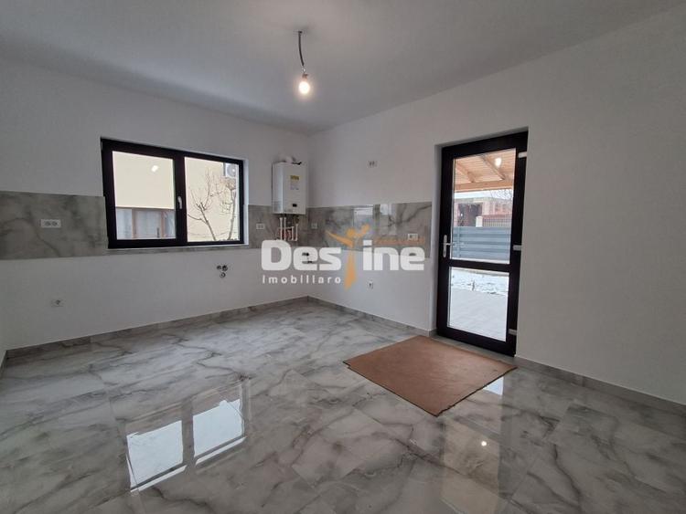 Duplex cu 4 camere cu Canalizare în Valea Adâncă