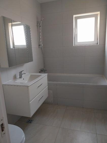 Apartament cu 3 camere decomandat, mobilat în Florești