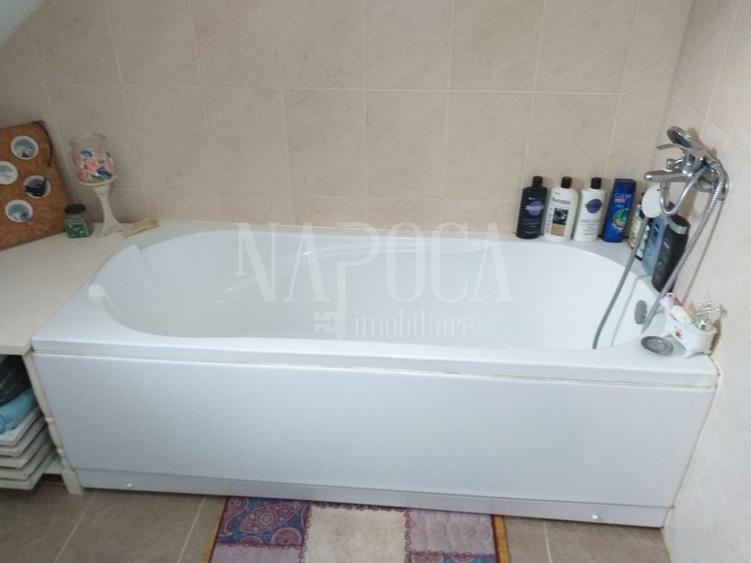 Casă individuală cu 8 camere cu Canalizare în Someșeni