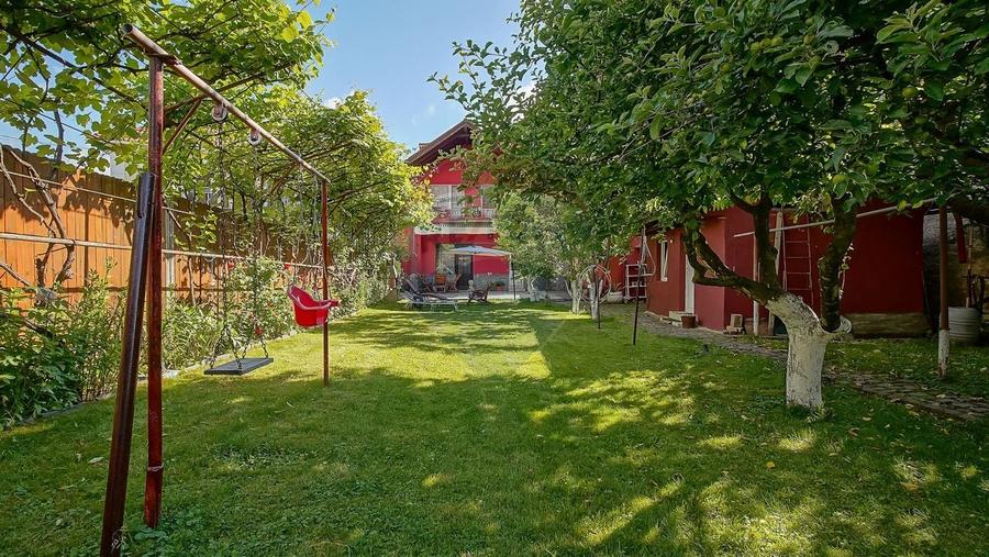 Casă individuală cu 11 camere cu Teren 789 Mp în Florilor
