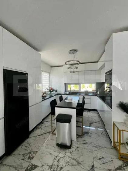 Casă cu 5 camere cu Teren 373 Mp în Central