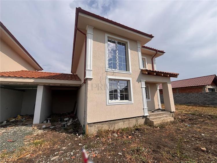 Duplex cu 4 camere cu Canalizare în Moșnița Nouă