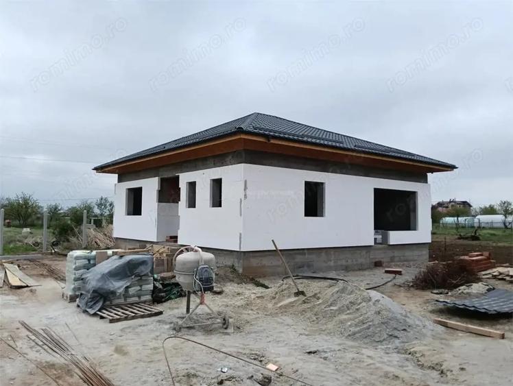 Casă cu 3 camere cu Teren 365 Mp în Mihăilești
