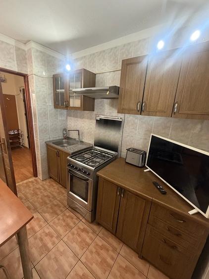 Apartament cu 3 camere decomandat în 9 Mai