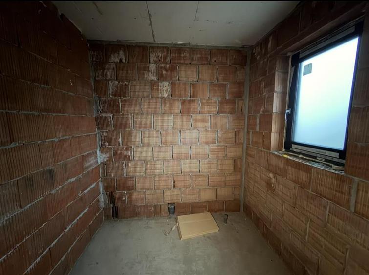Casă cu 5 camere cu Teren 500 Mp în Sântandrei