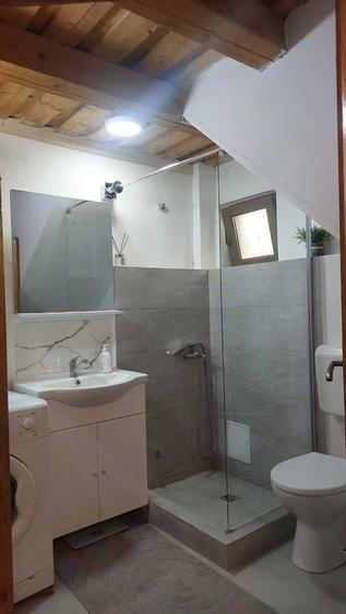 Casă cu 3 camere în Podu Dâmboviței