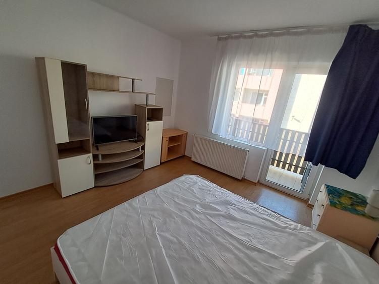 Apartament cu 2 camere semidecomandat, mobilat în Florești — fotografia 1