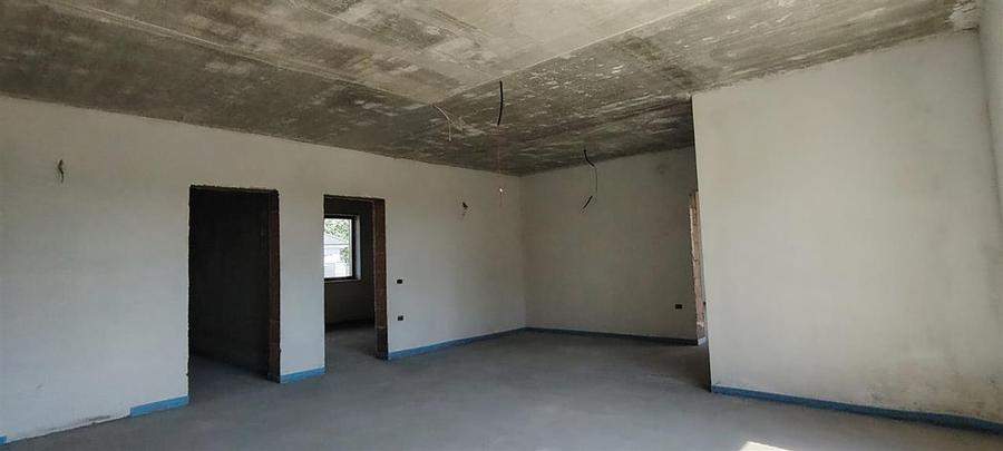 Casă cu 4 camere cu Teren 700 Mp în Episcopia Bihorului