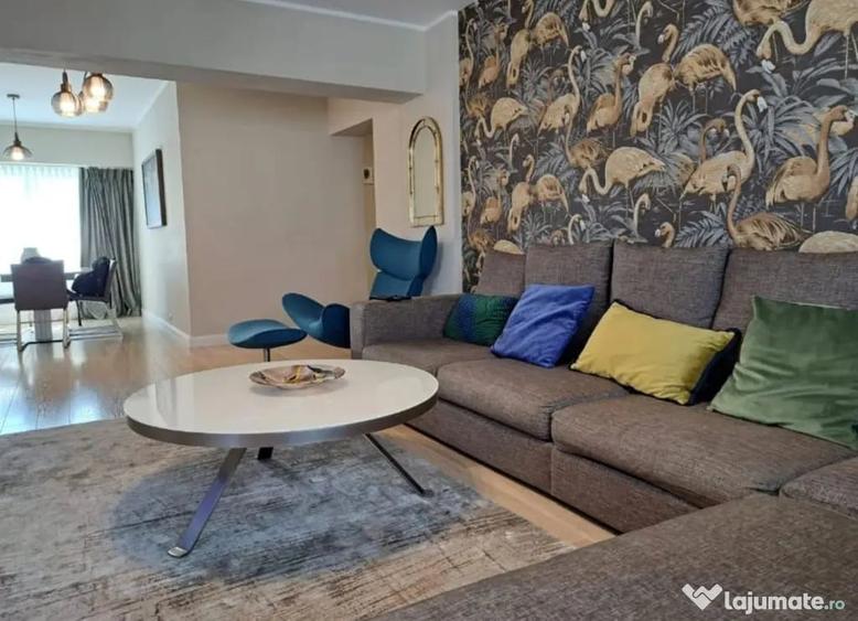 Apartament cu 4 camere semidecomandat în Calea Victoriei