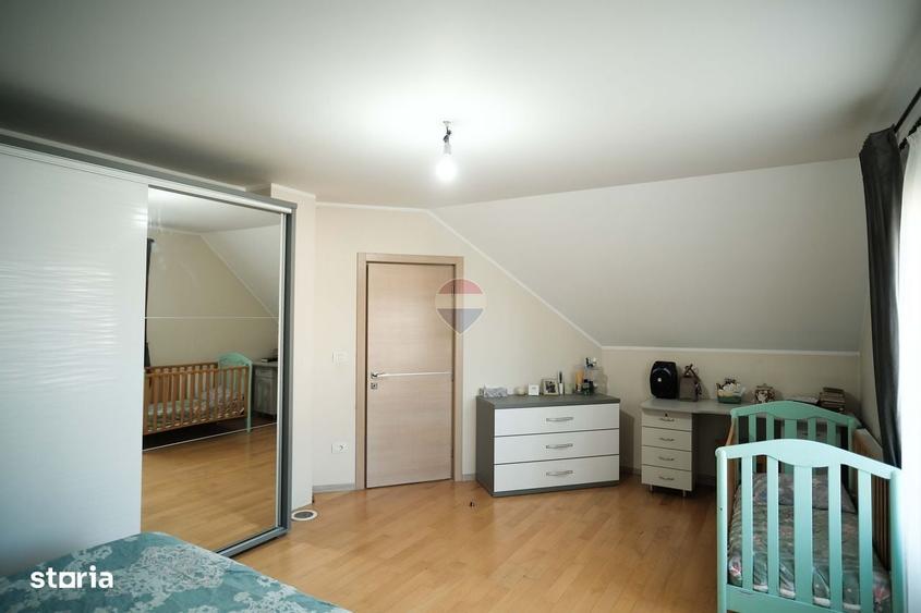 Casă cu 4 camere cu Teren 1500 Mp în Central