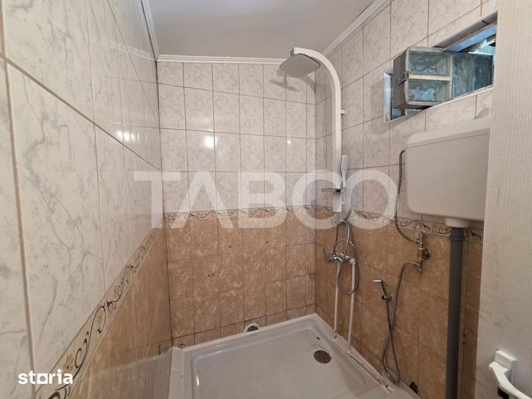Casă cu 5 camere cu Canalizare în Central