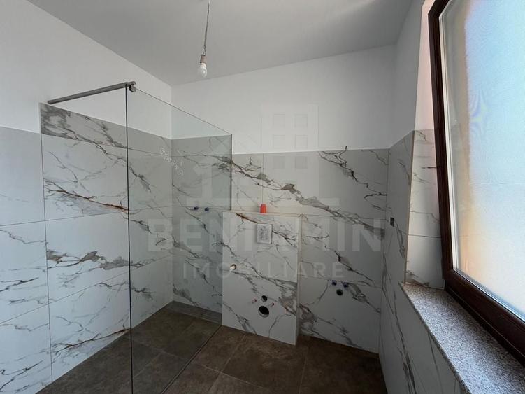 Casă cu 5 camere cu Teren 500 Mp în Cârcea