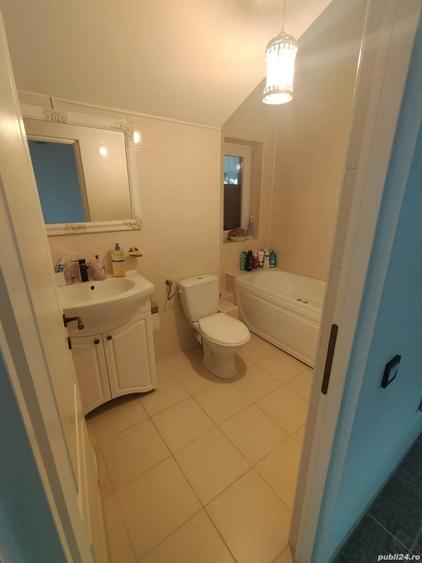 Apartament cu 4 camere semidecomandat în Florești