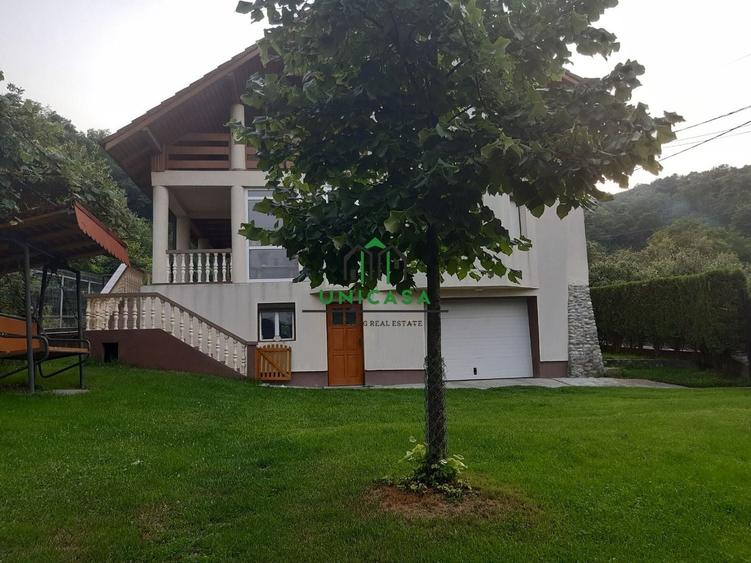 Casă individuală cu 4 camere cu Canalizare în Central