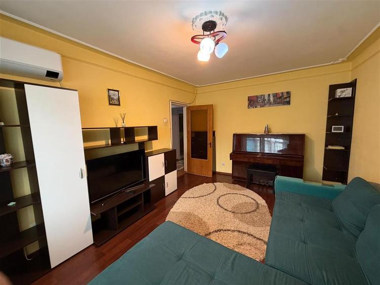 Apartament cu 4 camere decomandat în Târgu Cucu