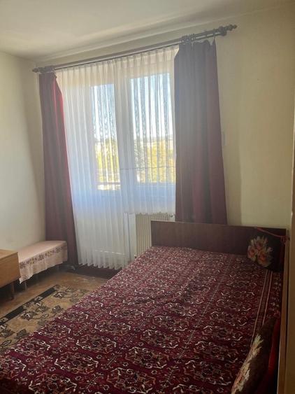 Apartament cu 3 camere semidecomandat în Est
