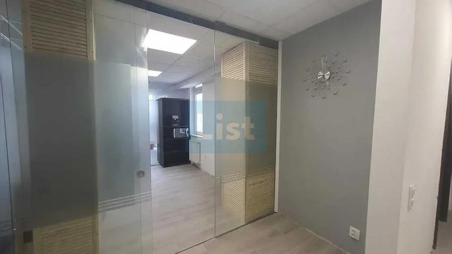 Birou, de 110 mp, în Central