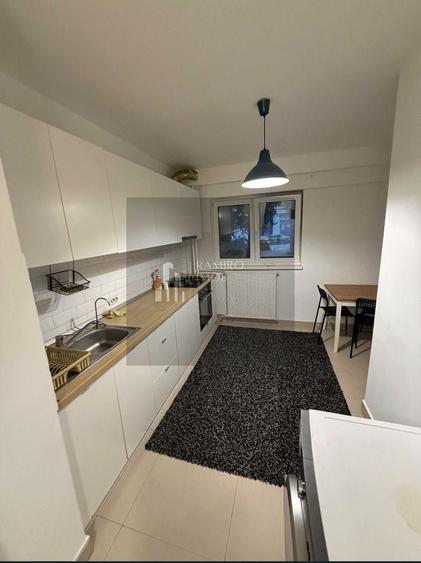 Apartament cu 3 camere semidecomandat, mobilat în Alexandru Obregia