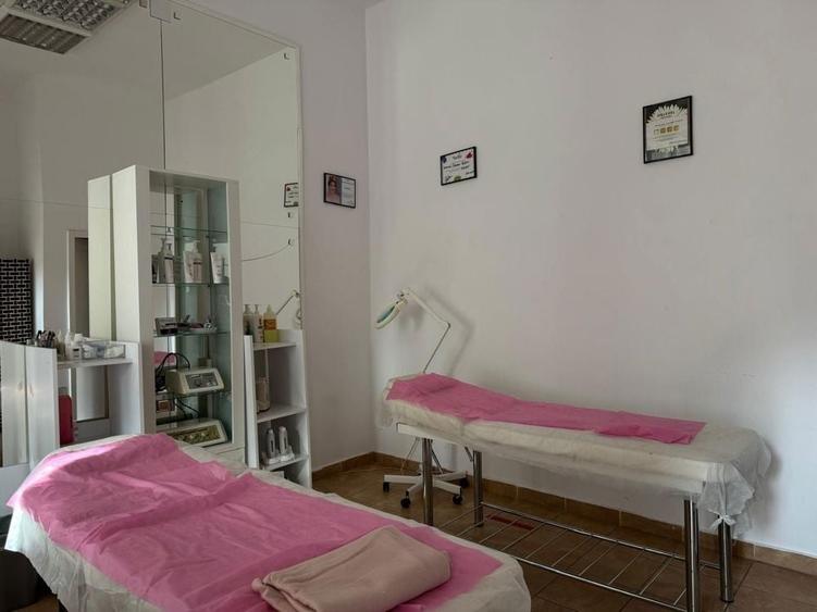 Apartament cu 3 camere semidecomandat în Ultracentral