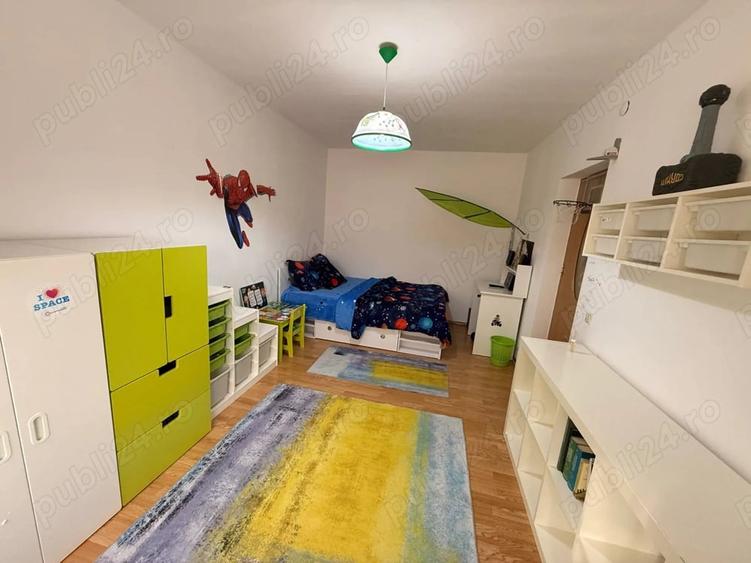 Apartament cu 3 camere semidecomandat în Florești