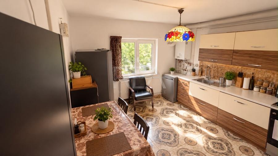 Apartament cu 2 camere decomandat în Trafic Greu