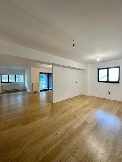 Apartament cu 3 camere decomandat în Barbu Văcărescu