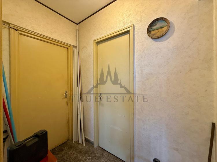 Apartament cu 3 camere semidecomandat în 1 Mai